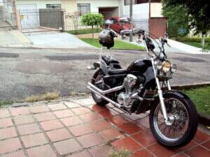 Honda Shadow 600 com um Ape-Hanger de 14 polegadas.