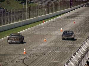 Outros dois carros na arrancada, o Plimond do Finho e um Dodge Dart