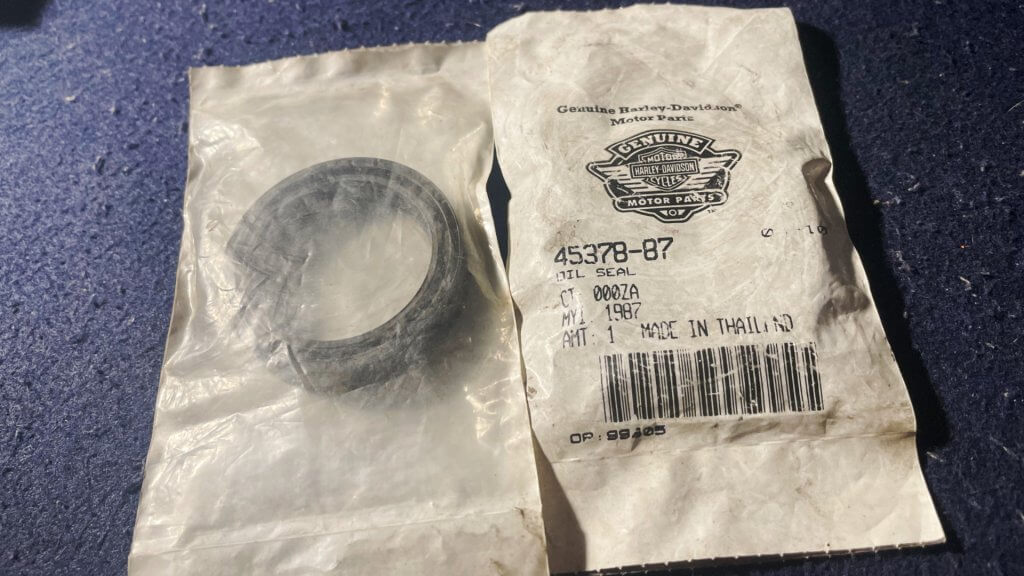 Retentor de óleo da bengala da Sportster 883 e 1200 direita.