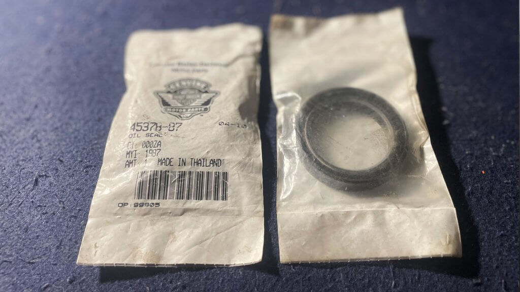 Retentor de óleo da bengala da Sportster 883 e 1200 direita.