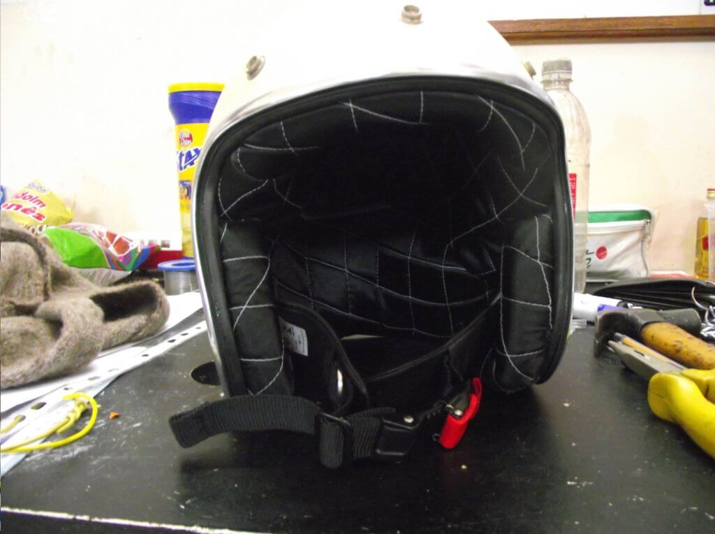 Capacete da confraria do Hot de Curitiba. Forração do capacete.