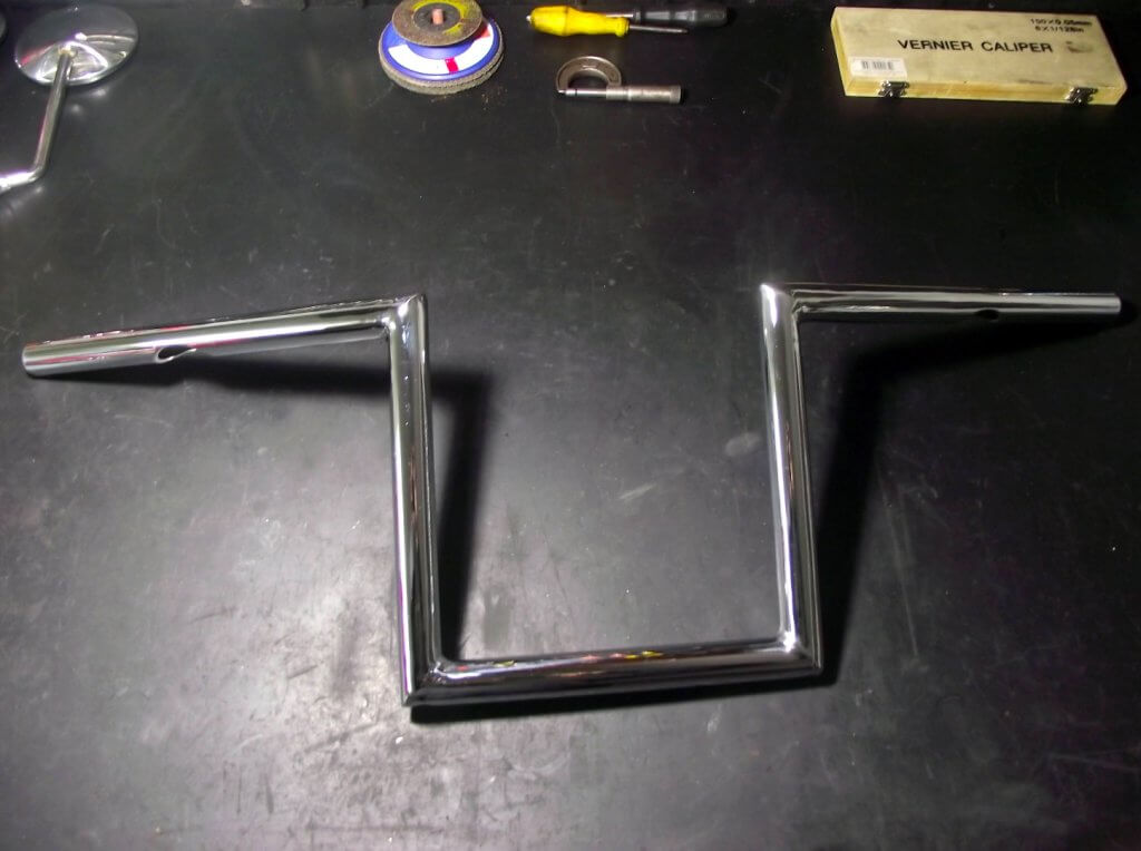 Mostrando o Z-bar cromado na bancada.